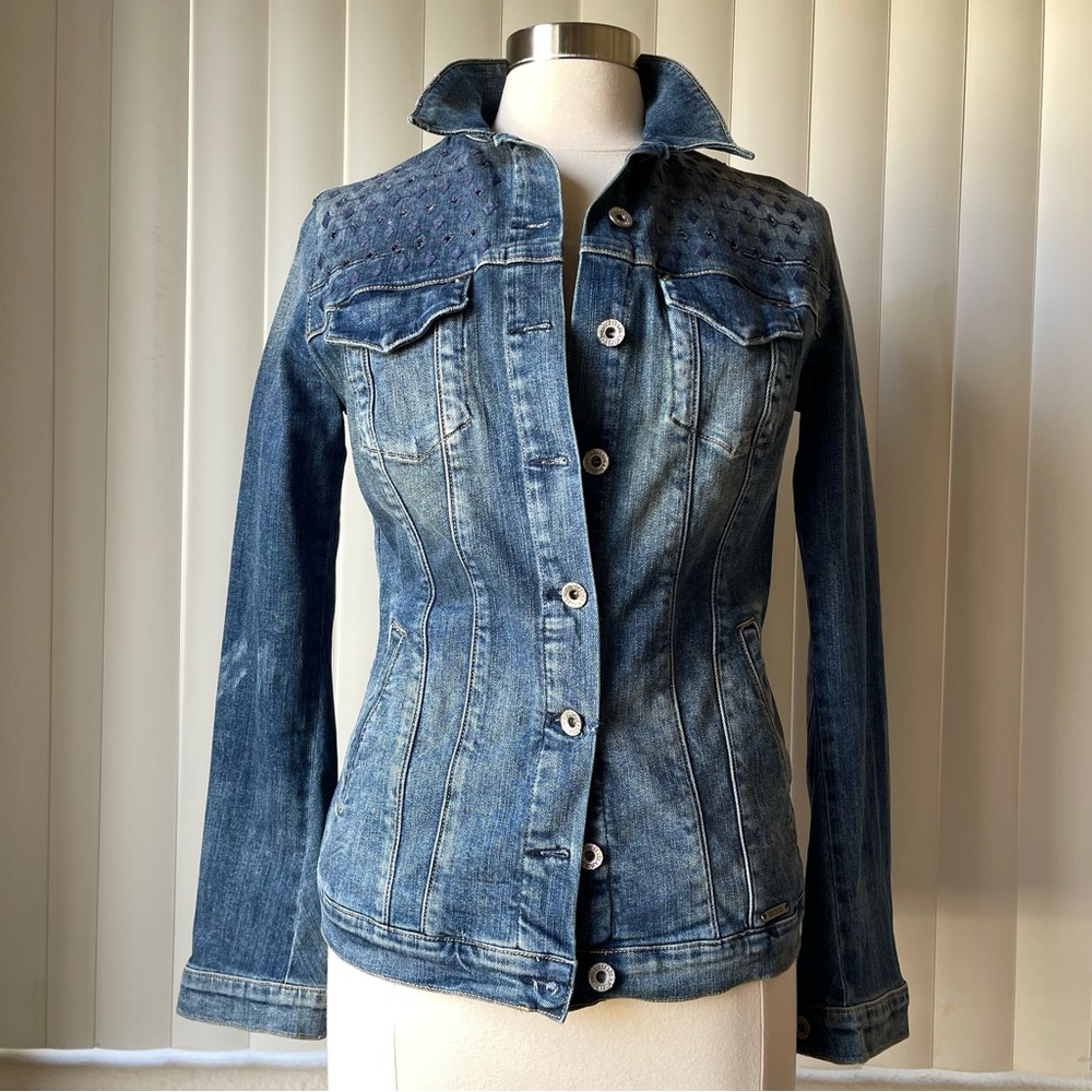 GUESS Women’s Tooling Embroidered Western Denim Jacket Size: M